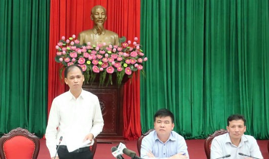 Ông Phan Hồng Việt báo cáo tại Hội nghị.