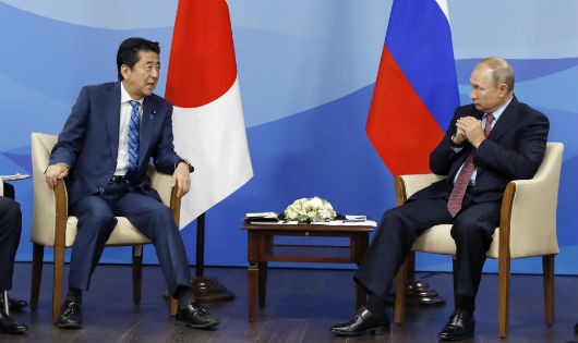 Thủ tướng Nhật và Tổng thống Nga. 