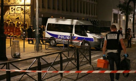 Cảnh sát Pháp tại hiện trường vụ việc.