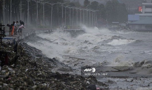 Bão Mangkhut đã gây ra mưa lớn và gió mạnh tại Philippines.