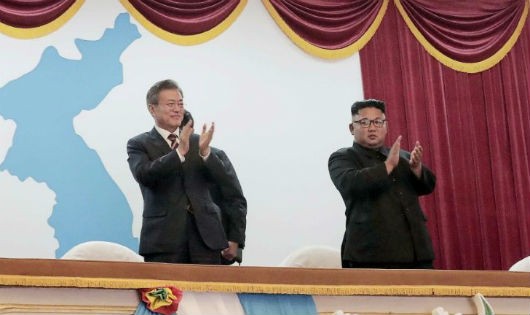 Tổng thống Hàn Quốc và Nhà lãnh đạo Triều Tiên.