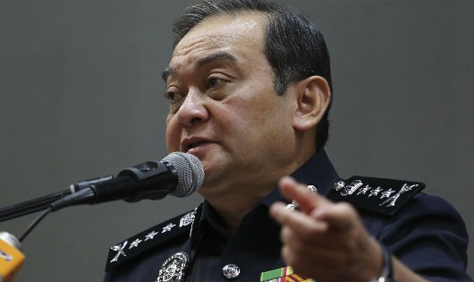 Cảnh sát trưởng Selangor Mansor tại cuộc họp báo thông tin về vụ việc.