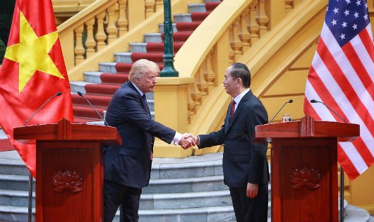 Tổng thống Trump và Chủ tịch nước Trần Đại Quang trong chuyến thăm của ông Trump tới Việt Nam tháng 11/2017.