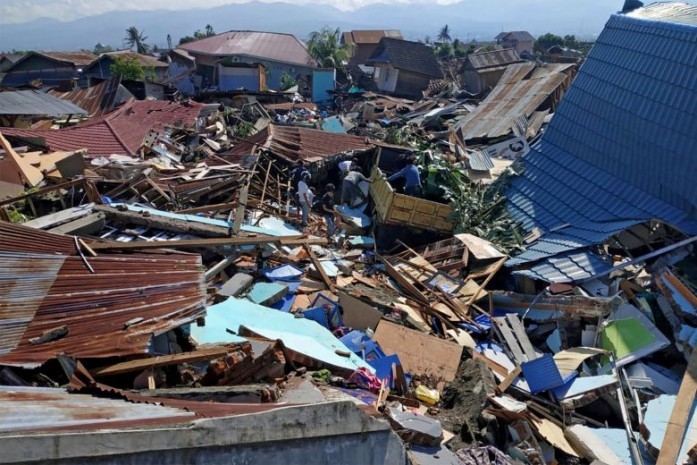 Động đất ở Indonesia gây thiệt hại nặng nề.