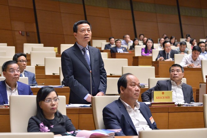 Bộ trưởng Bộ Thông tin và truyền thông Nguyễn Mạnh Hùng trả lời chất vấn tại Quốc hội.