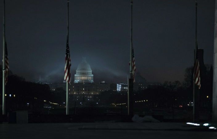 Cờ rủ được treo tại Washington và các nơi khác ở Mỹ để tưởng niệm cố Tổng thống Mỹ George H.W. Bush.