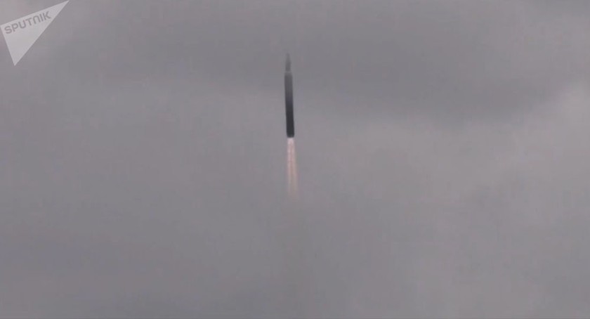 Tên lửa được phóng đi.