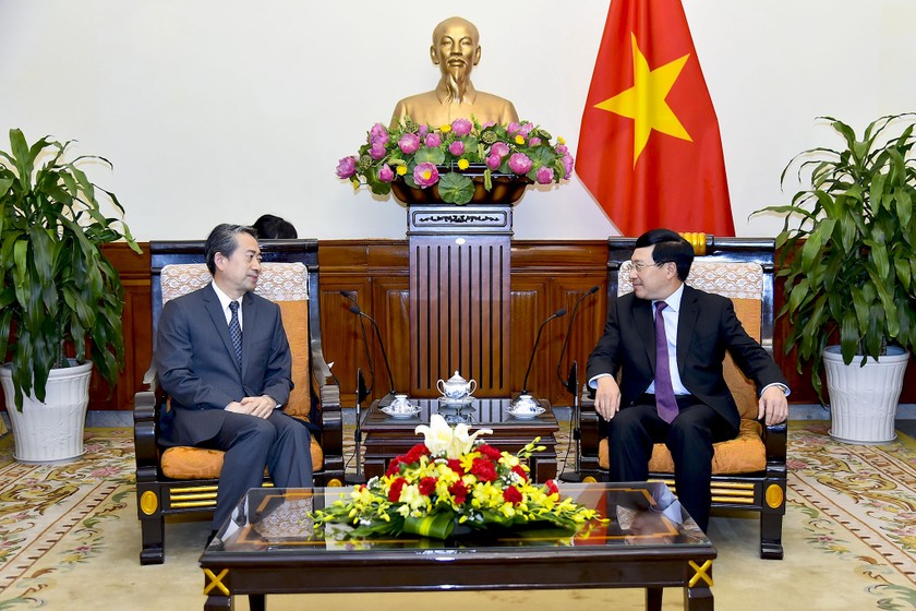 Phó Thủ tướng, Bộ trưởng Ngoại giao Phạm Bình Minh tiếp Đại sứ Trung Quốc Hùng Ba.