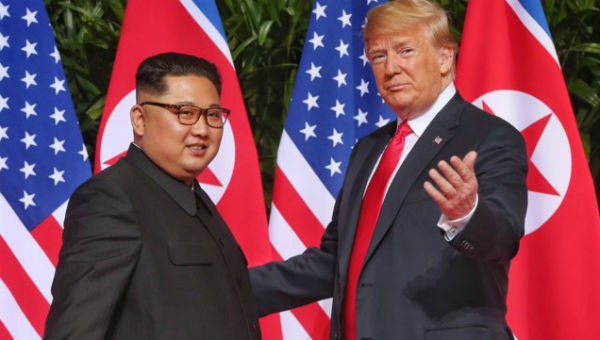 Ông Kim và ông Trump tại cuộc gặp lịch sử ở Singapore.