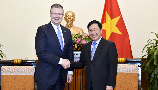 Phó Thủ tướng Phạm Bình Minh và Đại sứ Daniel Kritenbrink.