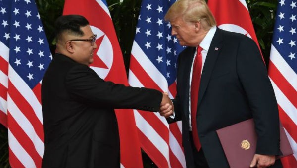 Tổng thống Mỹ và nhà lãnh đạo Triều Tiên tại cuộc gặp thượng đỉnh lịch sử năm 2018.