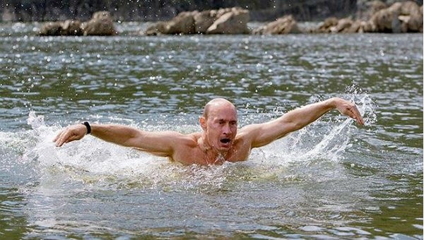 Tổng thống Nga Putin thường xuyên bơi lội.