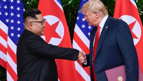 Tổng thống Mỹ Donald Trump và Nhà lãnh đạo Triều Tiên tại thượng đỉnh đầu tiên ở Singapore.