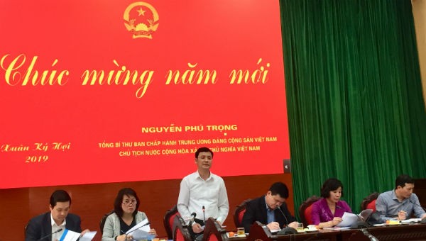 Chánh Văn phòng Ủy ban Nhân dân TP Hà Nội Phạm Quý Tiên thông tin tại Hội nghị