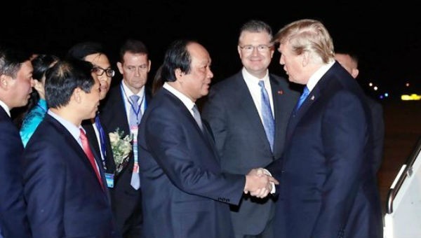 Tổng thống Mỹ tối nay đã đến Hà Nội.