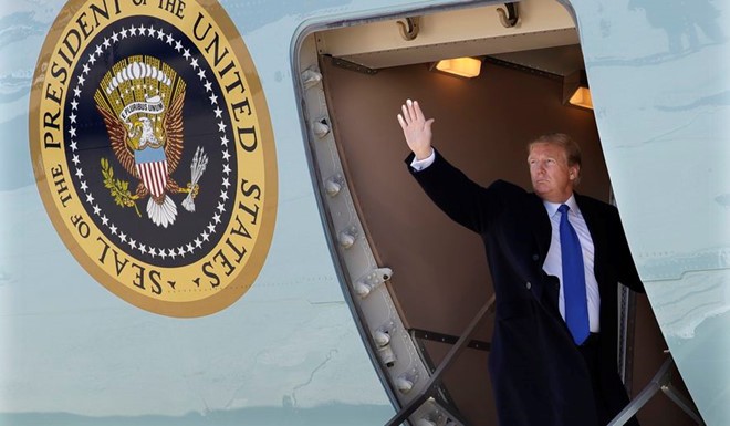 Tổng thống Mỹ lên Không lực Một tới Việt Nam