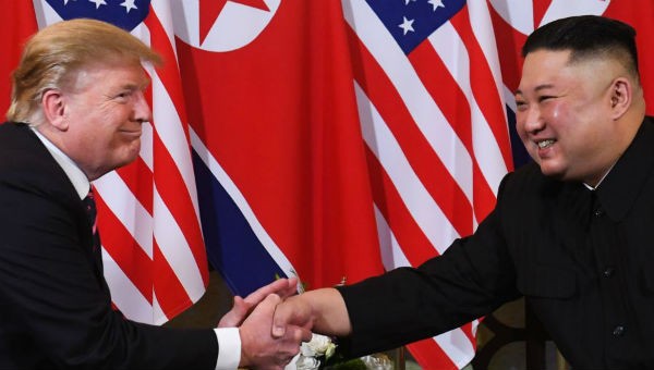 Tổng thống Mỹ Donald Trump và Chủ tịch Triều Tiên Kim Jong-un tại cuộc gặp đầu tiên.