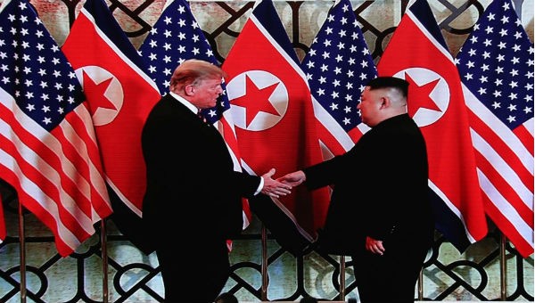 Ông Trump và ông Kim tại cuộc gặp ở Hà Nội.