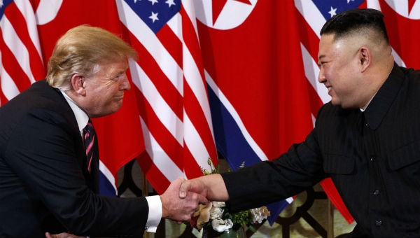 Ông Trump và ông Kim tại hội nghị thượng đỉnh ở Việt Nam.