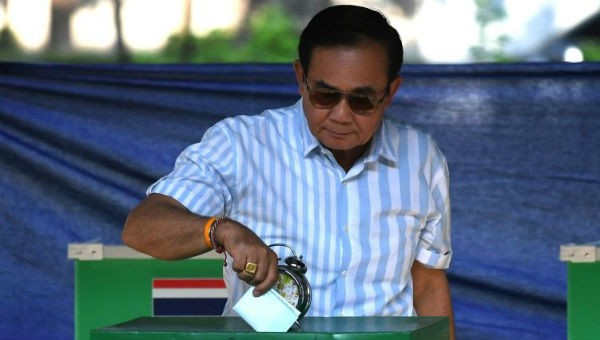 Thủ tướng Thái Lan Prayuth Chan-O-Cha đi bỏ phiếu bầu cử ngày 24/3.
 
