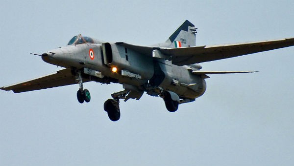 Máy bay MiG-27.
