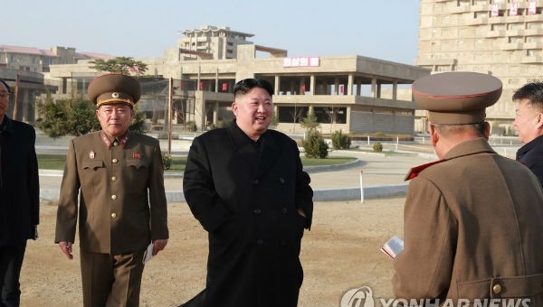 Hãng tin KCNA đăng tải bức ảnh ông Kim đi kiểm tra công trình tại Wonsan-Kalma