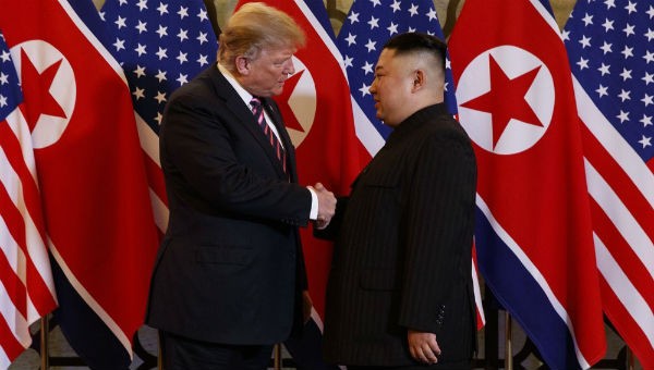 Ông Trump và ông Kim tại hội nghị thượng đỉnh tại Việt Nam.