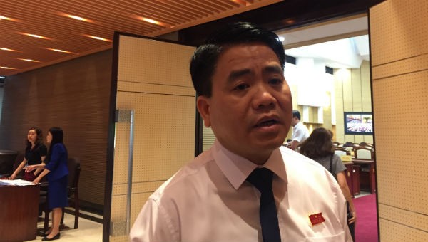 Chủ tịch UBND TP Hà Nội Nguyễn Đức Chung trả lời báo chí.