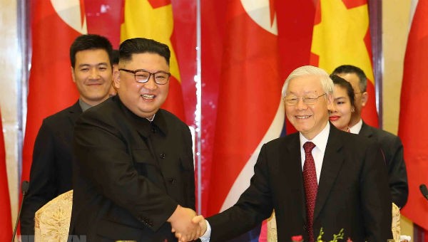 Tổng Bí thư, Chủ tịch nước Nguyễn Phú Trọng và Chủ tịch Triều Tiên Kim Jong-un trong chuyến thăm hữu nghị chính thức Việt Nam của ông Kim. Ảnh: TTXVN