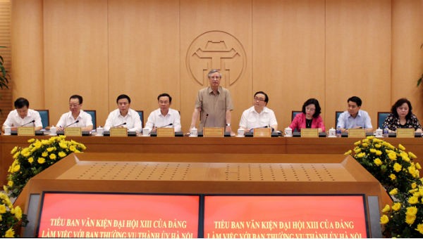 Ủy viên Bộ Chính trị, Thường trực Ban Bí thư, Phó trưởng Bộ phận thường trực Tiểu ban Văn kiện Đại hội XIII Trần Quốc Vượng phát biểu tại buổi làm việc.
