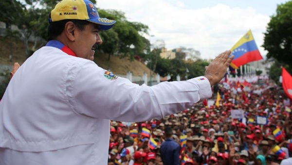 Tổng thống Venezuela Nicolas Maduro và những người ủng hộ.