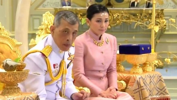 Hình ảnh tại lễ sắc phong Hoàng hậu Thái Lan.