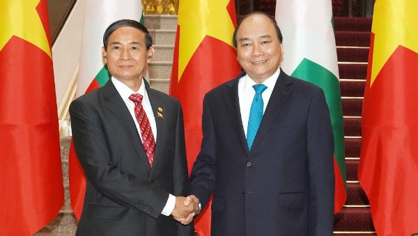 Thủ tướng Nguyễn Xuân Phúc và Tổng thống Myanmar Win Myint. Ảnh VGP