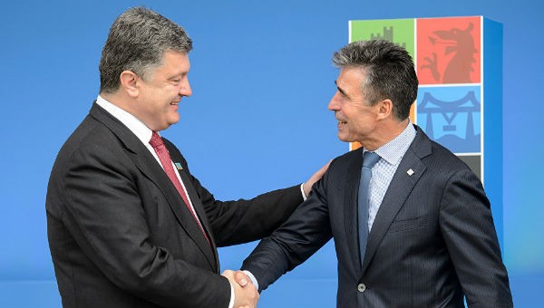 Ông Poroshenko và ông Anders Fogh Rasmussen