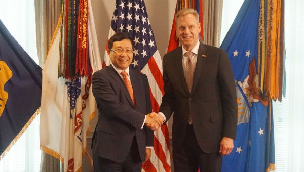 Phó Thủ tướng, Bộ trưởng Ngoại giao Phạm Bình Minh gặp quyền Bộ trưởng Quốc phòng Mỹ Patrick Shanahan.