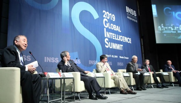 Các diễn giả tại một phiên thảo luận của Hội nghị thượng đỉnh tình báo toàn cầu 2019.