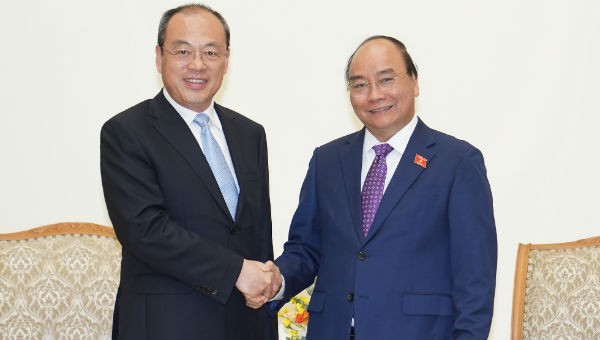 Thủ tướng Nguyễn Xuân Phúc và Tỉnh trưởng Vân Nam, Trung Quốc Nguyễn Thành Phát. Ảnh: VGP