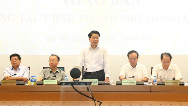 Chủ tịch UBND TP Hà Nội Nguyễn Đức Chung chủ trì phiên họp.