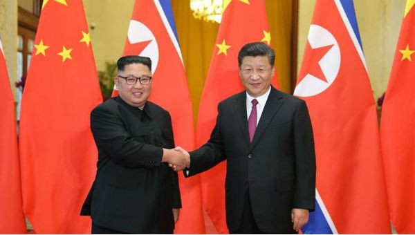 Ông Kim Jong-un và ông Tập Cận Bình trong chuyến thăm Trung Quốc năm 2018 của ông Kim.