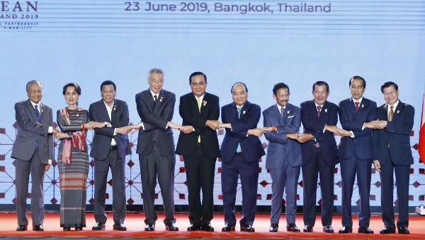 Các nhà lãnh đạo ASEAN tại lễ khai mạc Hội nghị. Ảnh: VGP