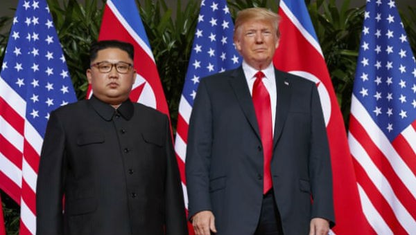 Ông Trump và ông Kim tại thượng đỉnh đầu tiên.
