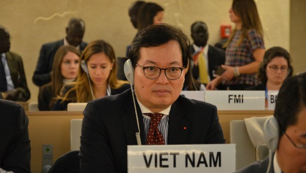 Đại sứ Đặc mệnh Toàn quyền Dương Chí Dũng, Trưởng Phái đoàn Việt Nam tại Geneva phát biểu.