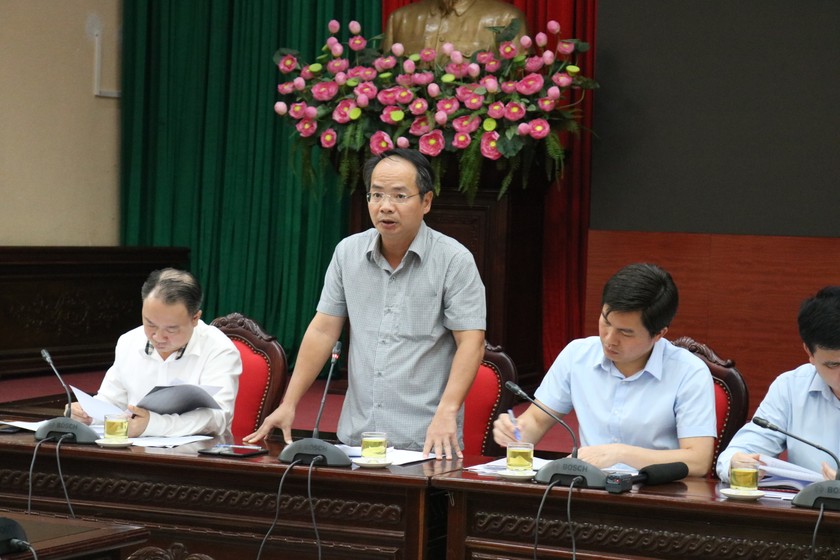 Phó Chánh văn phòng UBND TP Hà Nội Lê Tự Lực thông tin tại Hội nghị.