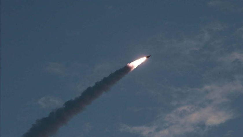 Hình ảnh vụ thử tên lửa mới của Triều Tiên do truyền thông nước này công bố.