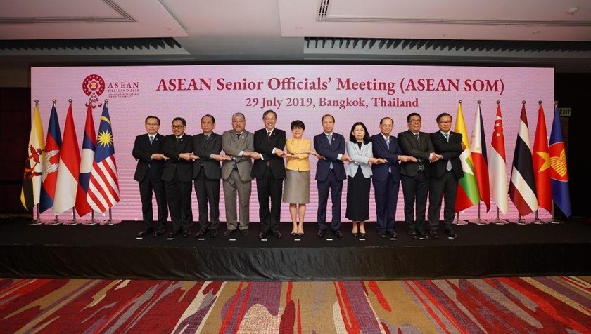 Các quan chức cao cấp ASEAN tại cuộc họp.