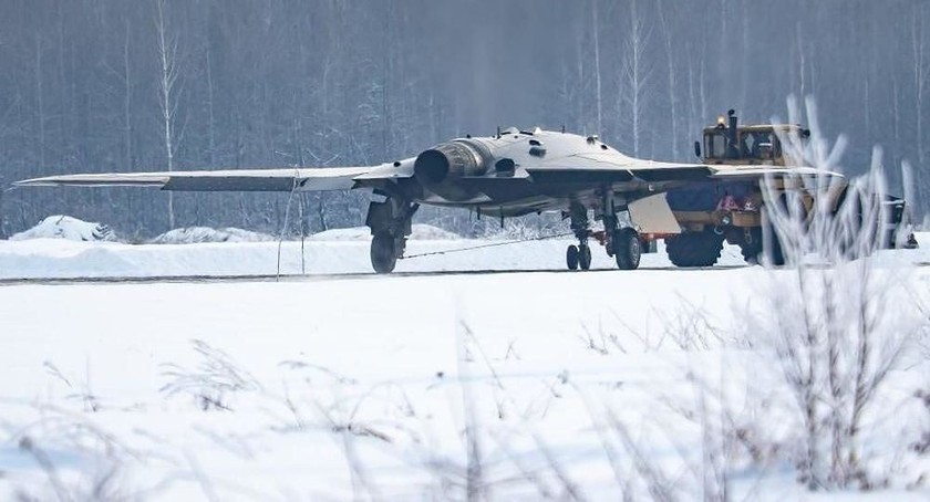 Hình ảnh được cho là máy bay không người lái mới nhất có tên Okhotnik của Nga.