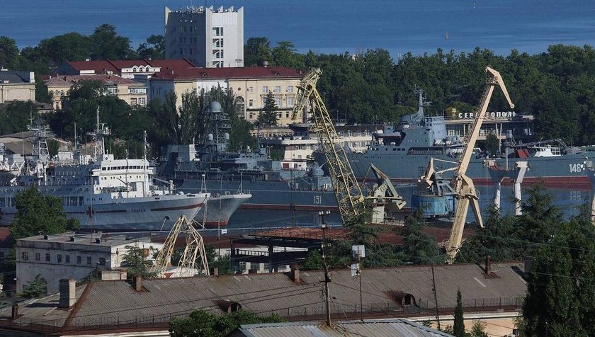 Tòa án Ukraine bất ngờ ra lệnh bắt giữ tàu Nga