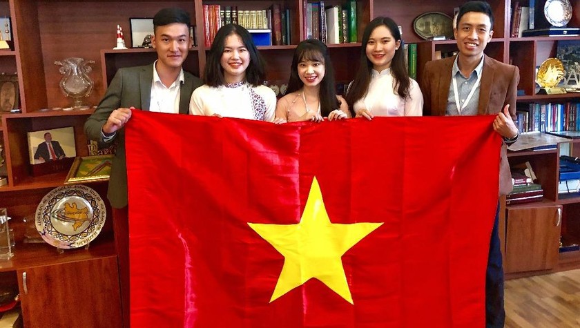 Đoàn Việt Nam tại buổi lễ trao giải được tổ chức tại Bộ Thanh niên và Thể thao Azerbaijan ở thủ đô Baku.