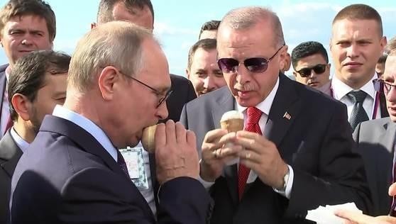 Tổng thống Nga Putin mua kem mời người đồng cấp Thổ Nhĩ Kỳ Erdogan