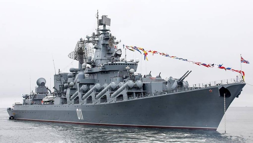 Tàu tuần dương mang tên lửa Varyag của Nga.
